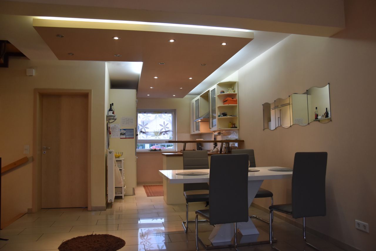 Neuwertig - Moderne Reihenhaus zum Top - Preis !