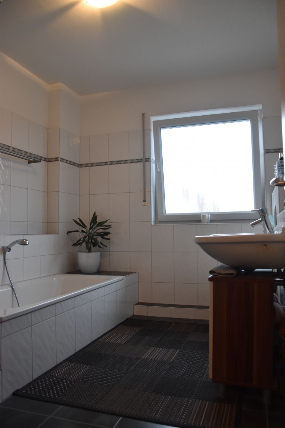 Neuwertig - Moderne Reihenhaus zum Top - Preis !