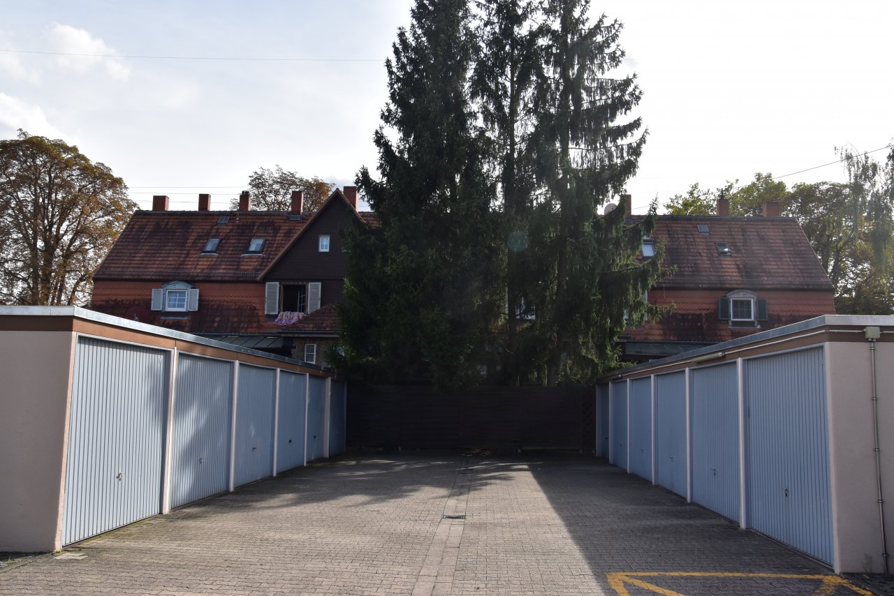 ## VERKAUFT !! ## Reihenmittelhaus mit schönem Garten und Garage