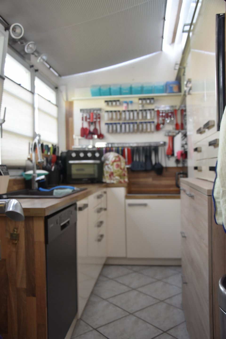 ## VERKAUFT !! ## Reihenmittelhaus mit schönem Garten und Garage