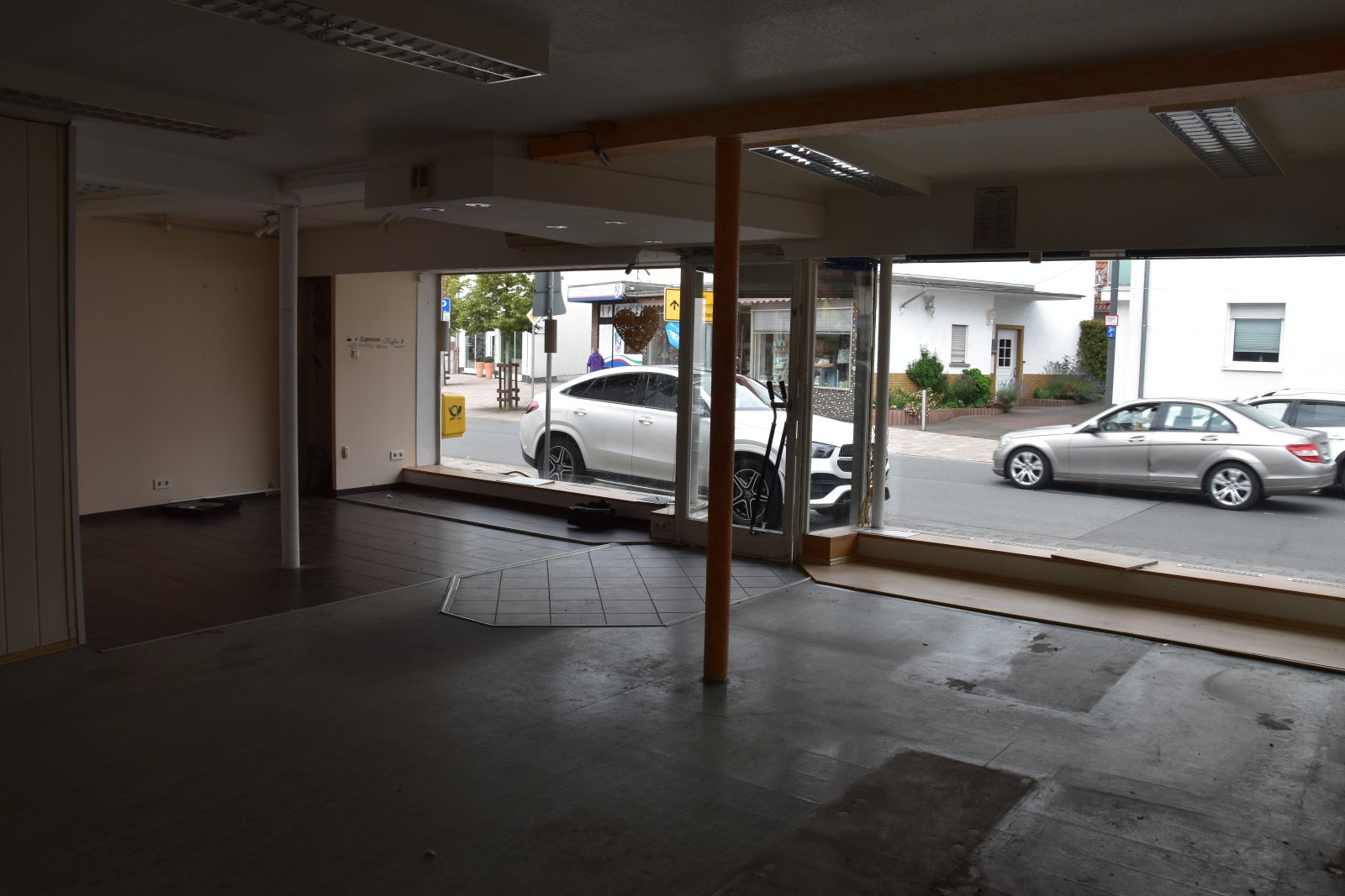  Geräumige Einzelhandel Verkaufsfläche, Zentrale Lage..