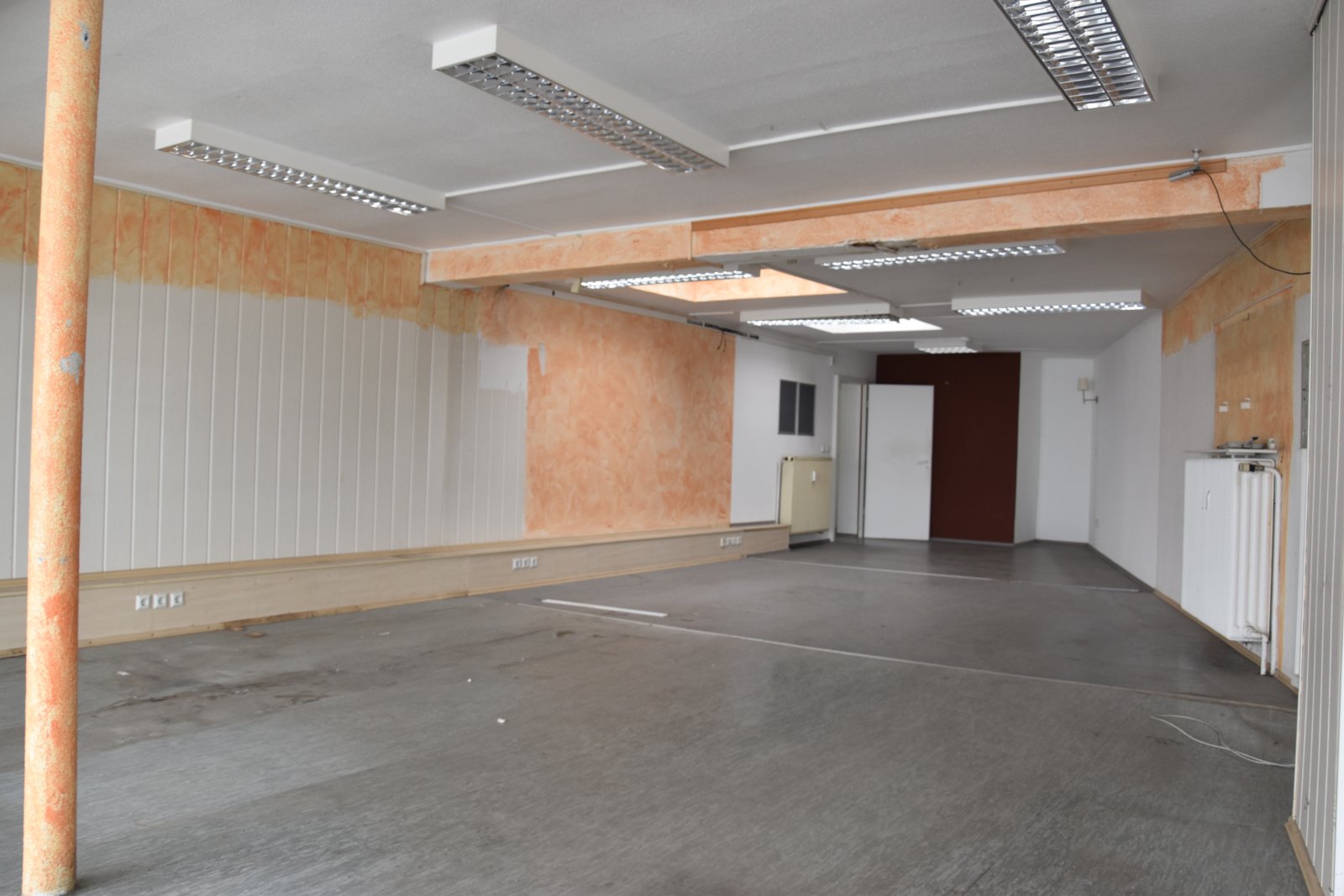  Geräumige Einzelhandel Verkaufsfläche, Zentrale Lage..