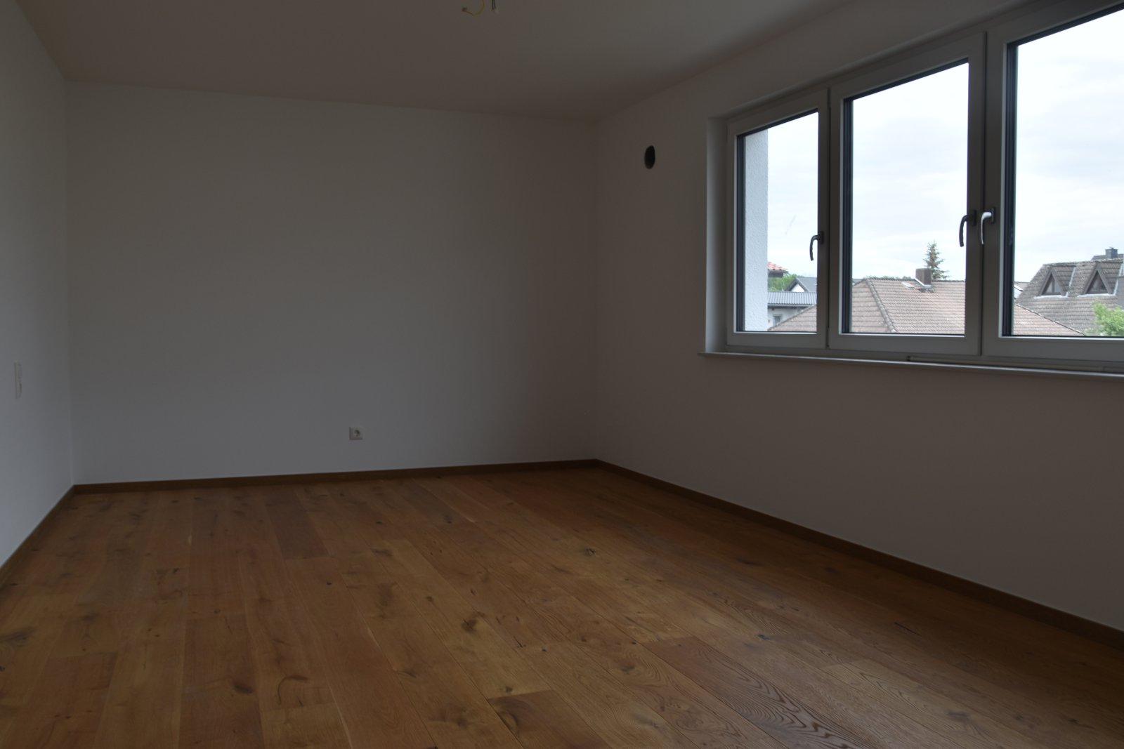 VERMIETET ! Top Moderne Maisonettenwohnung mit großer Sonnenterrasse , ab sofort verfügbar ! - Neubau Erstbezug.