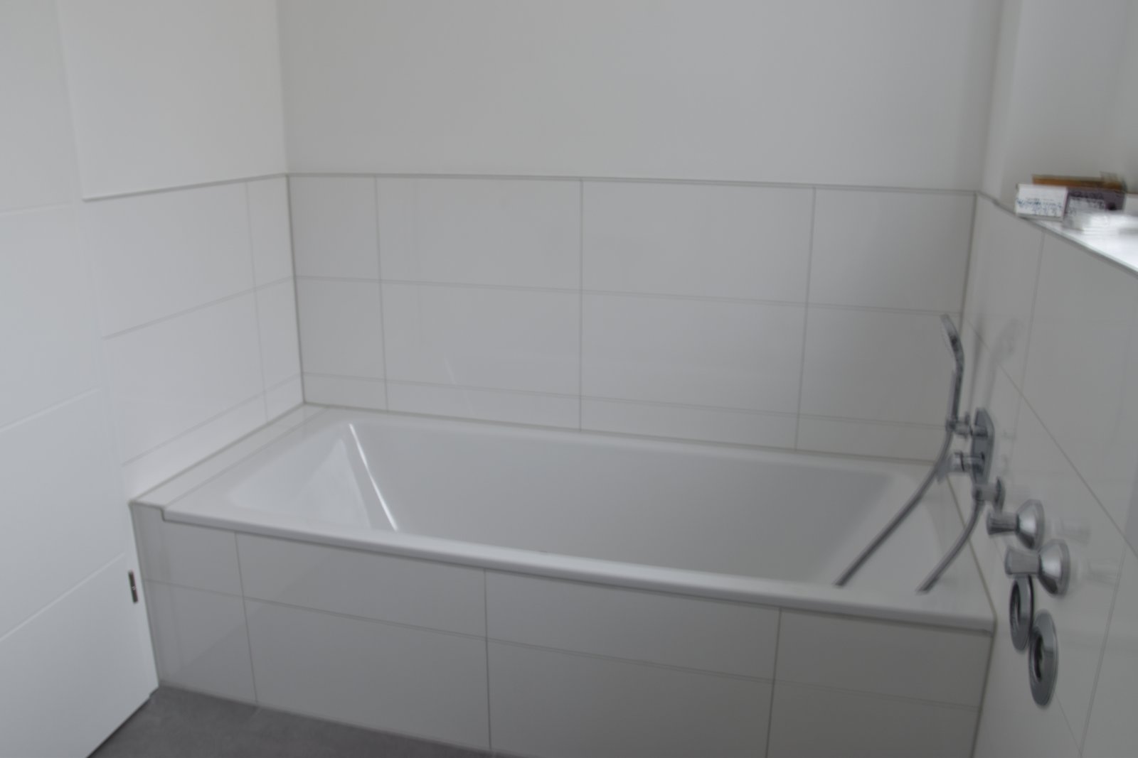 VERMIETET ! Top Moderne Maisonettenwohnung mit großer Sonnenterrasse , ab sofort verfügbar ! - Neubau Erstbezug.