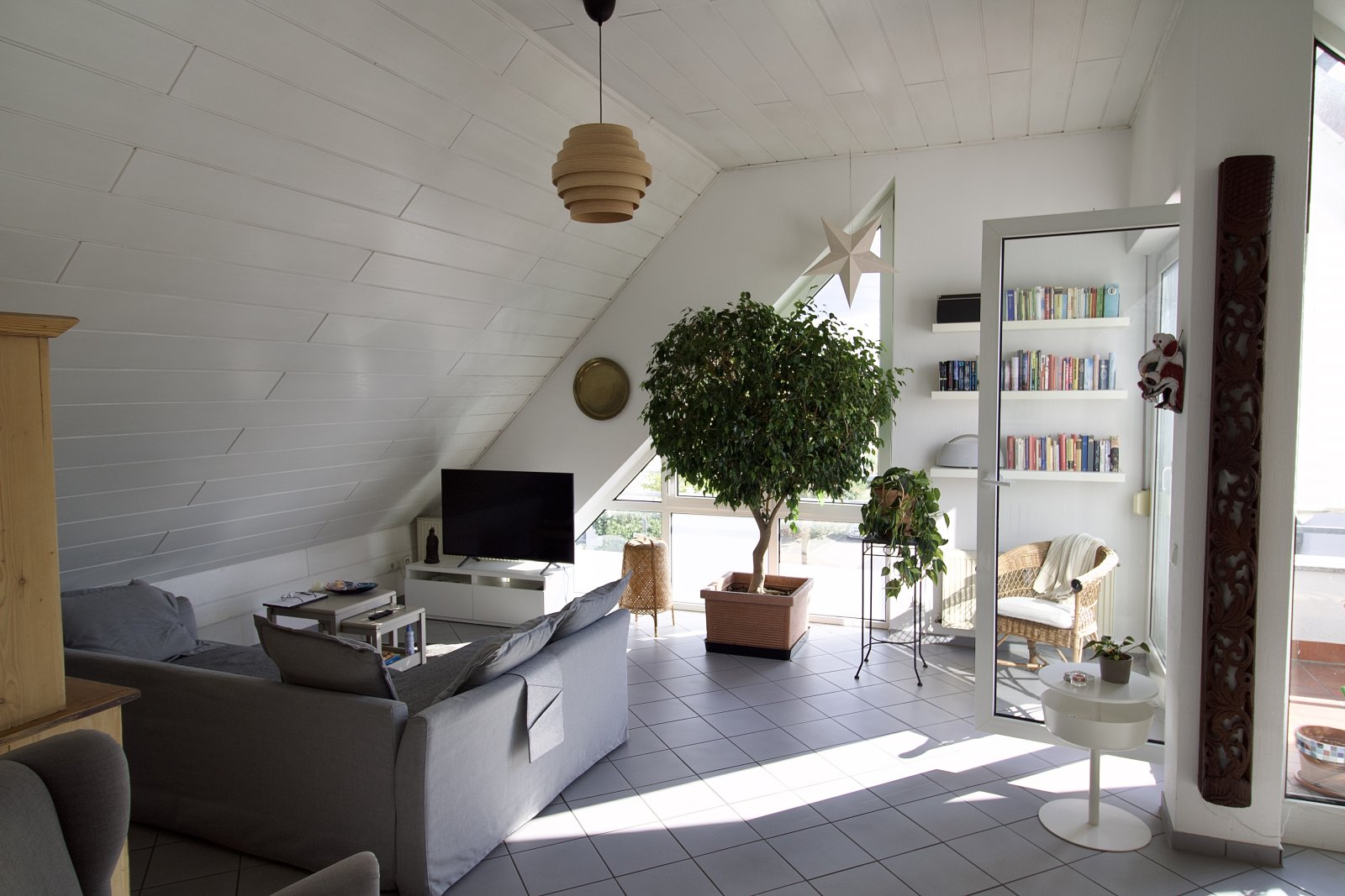 Top Moderne 4-Zimmer Studio Dachgeschosswohnung.