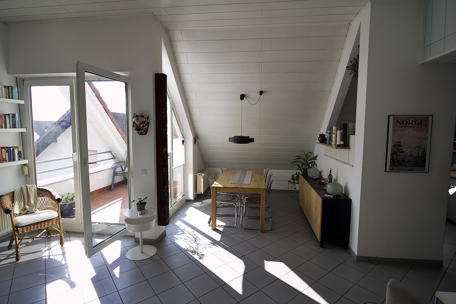 Top Moderne 4-Zimmer Studio Dachgeschosswohnung.