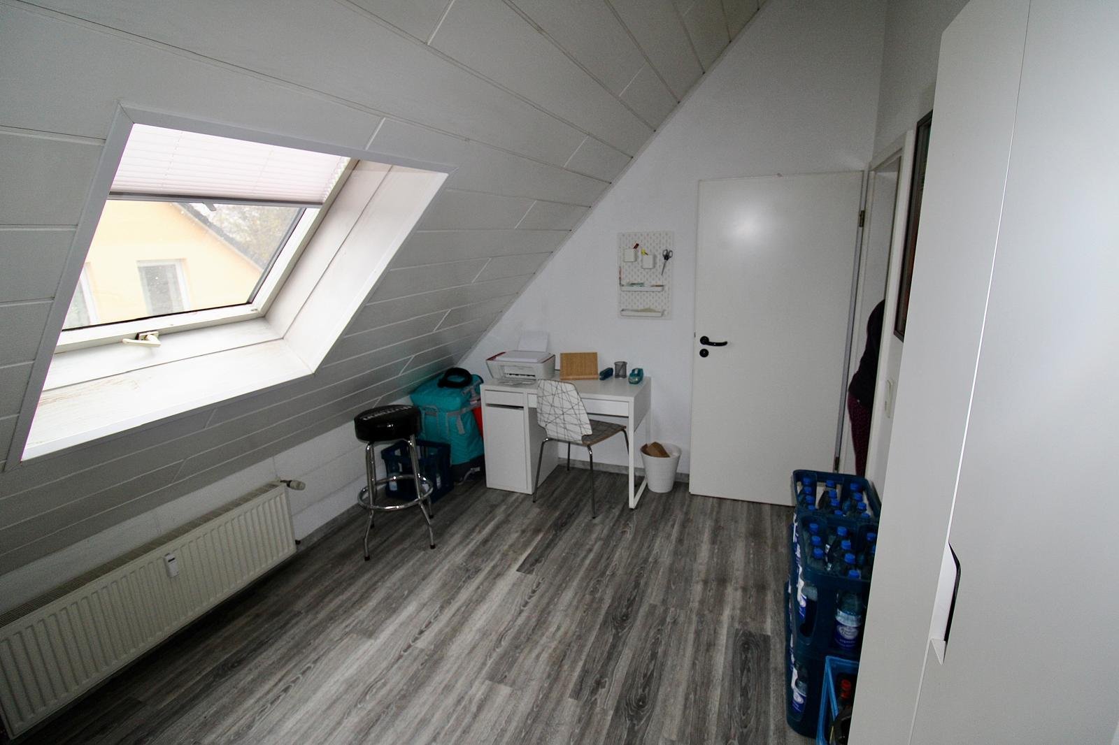 Top Moderne 4-Zimmer Studio Dachgeschosswohnung.