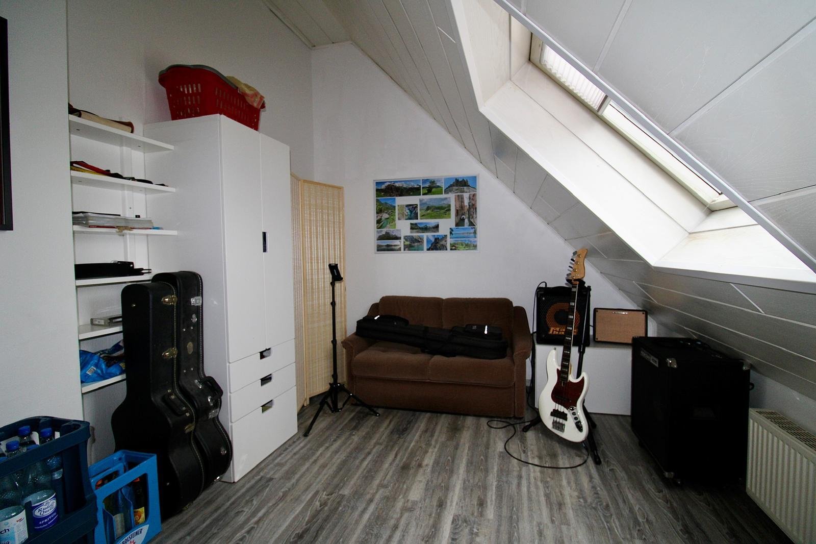 Top Moderne 4-Zimmer Studio Dachgeschosswohnung.