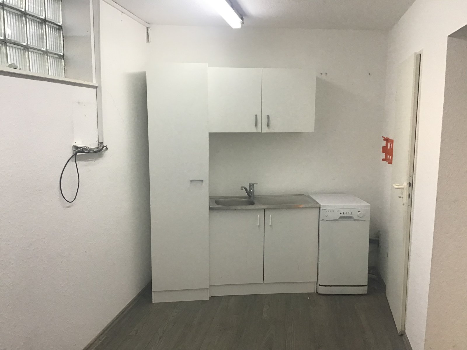 Attraktive Kapitalanlage , MFH mit Gewerbeeinheit, komplett zum Paketpreis !