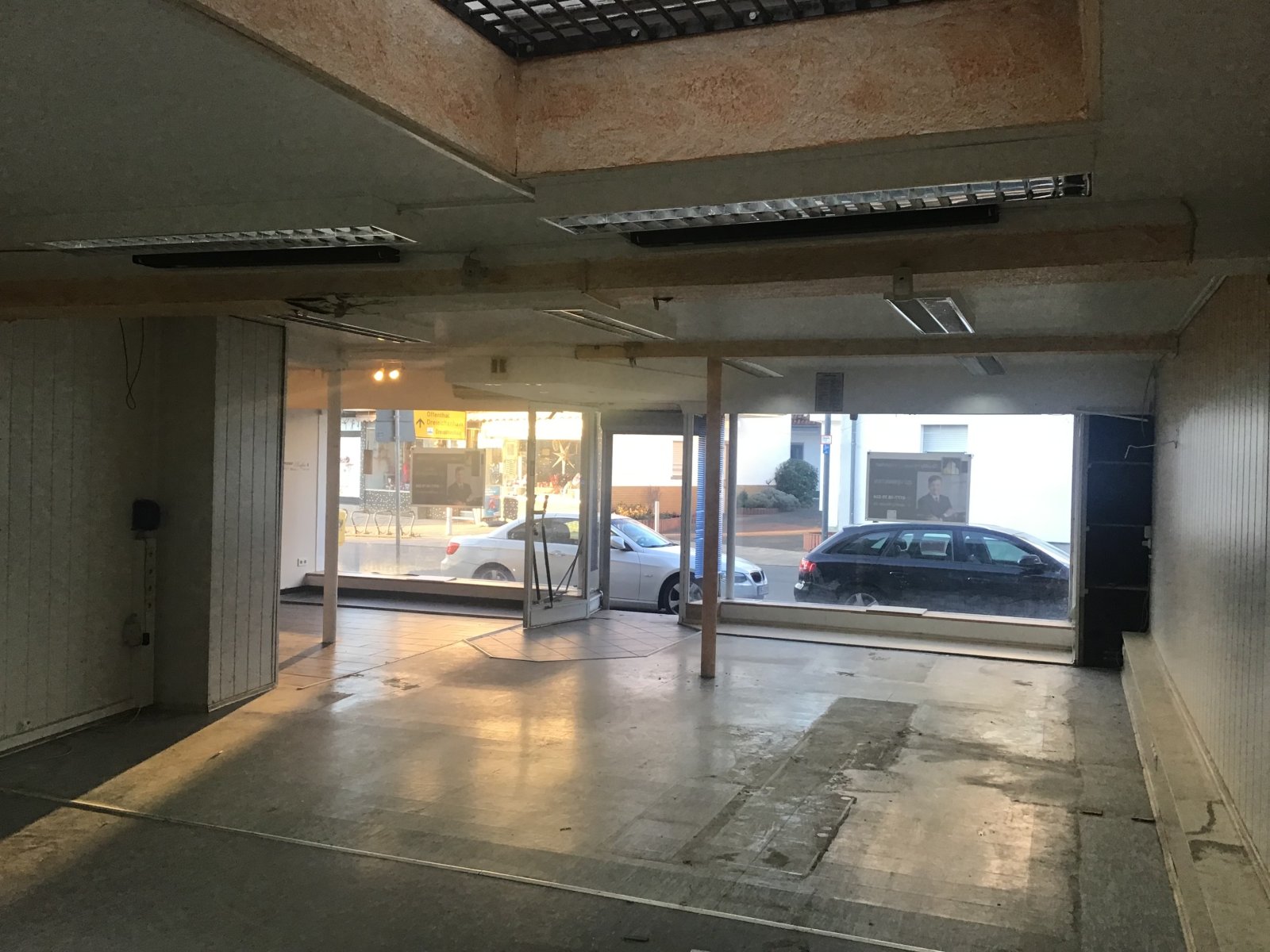 Attraktive Kapitalanlage , MFH mit Gewerbeeinheit, komplett zum Paketpreis !