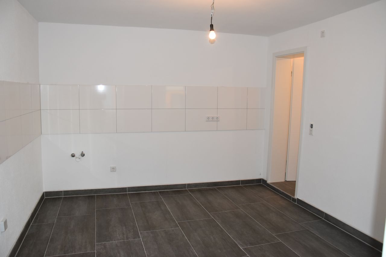 # Große Küche mit Vorratsraum # # Große Küche mit Vorratsraum #