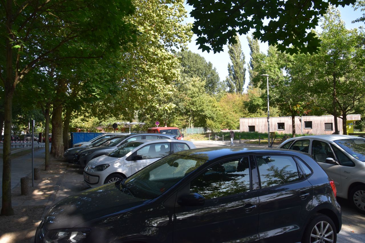 Kfz Stellplätze vor dem Haus Kfz Stellplätze vor dem Haus