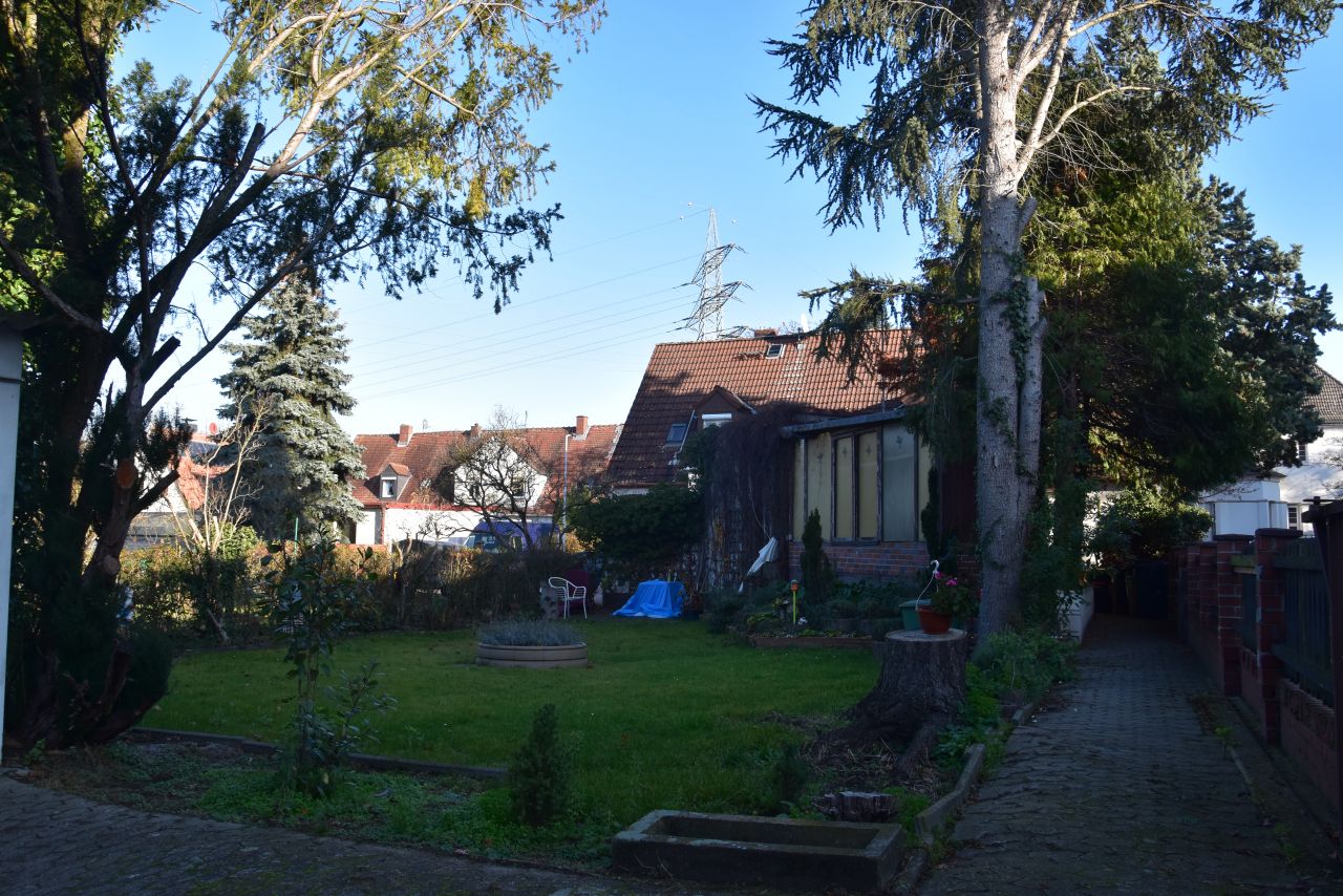Haus mit großem Grundstück Haus mit großem Grundstück