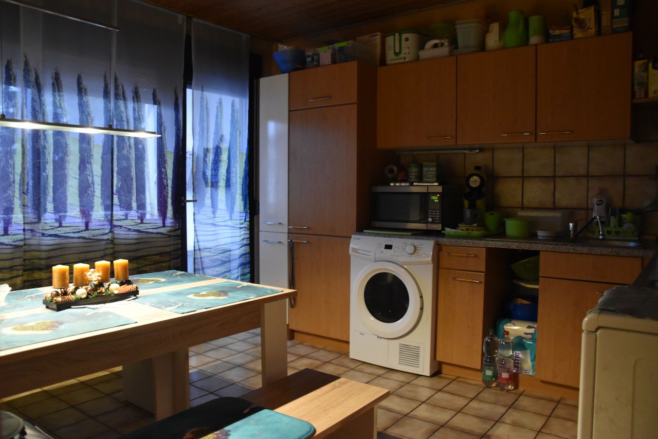 Küche mit Zugang zum Balkon Küche mit Zugang zum Balkon