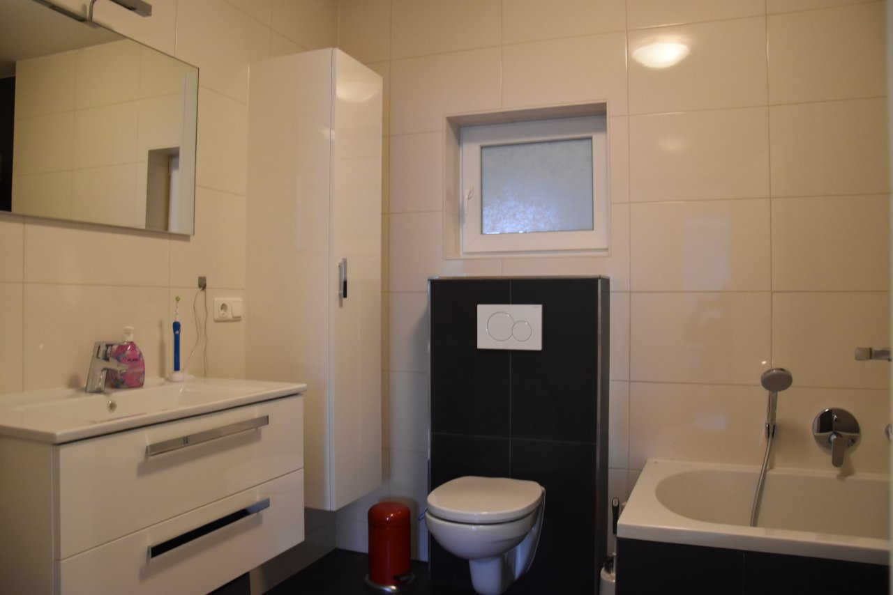 Masterbad mit Wannenbad und Dusche - OG Masterbad mit Wannenbad und Dusche - OG