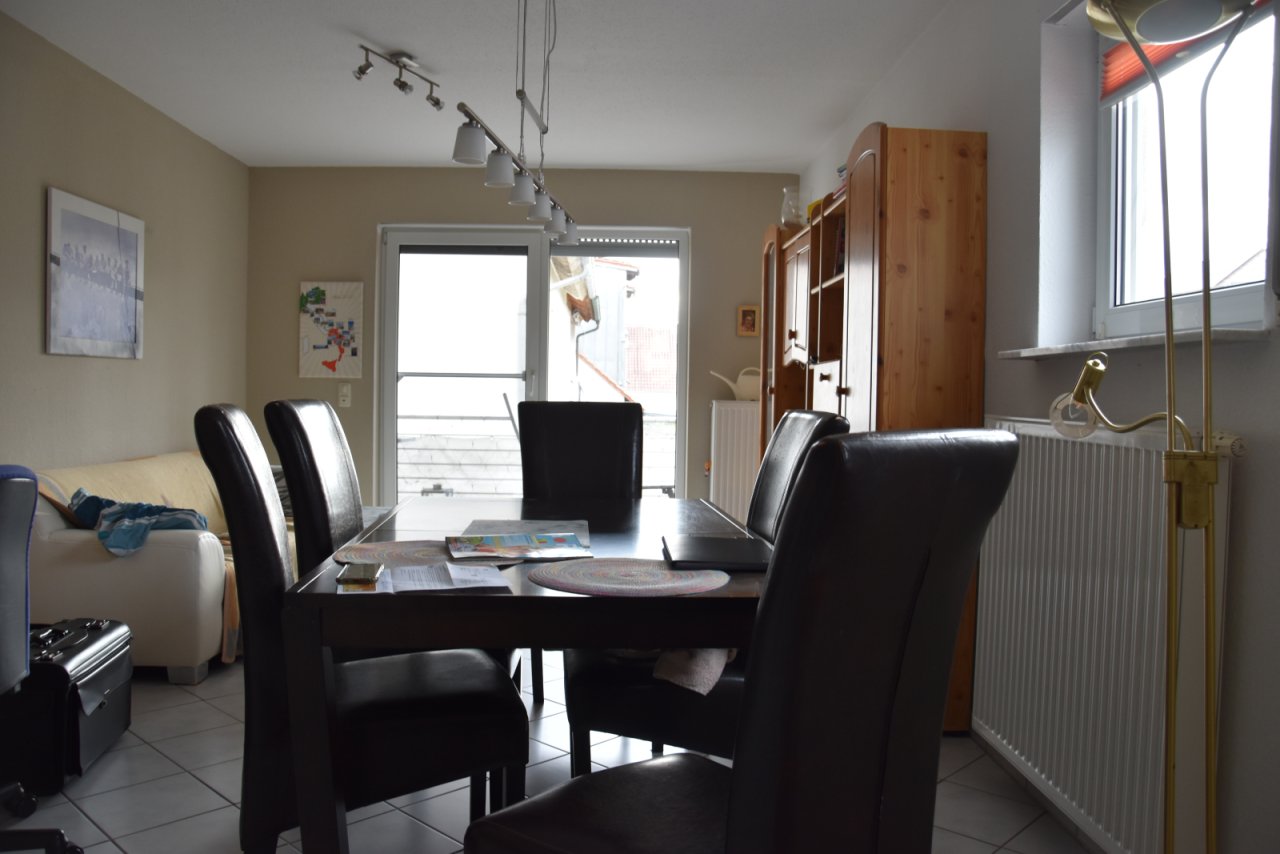 Wohnbereich mit Zugang zum Balkon Wohnbereich mit Zugang zum Balkon