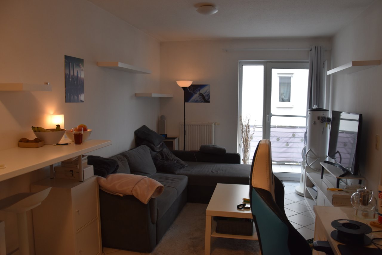 Toller Wohnbereich mit Zugang zur Sonnenbalkon Toller Wohnbereich mit Zugang zur Sonnenbalkon