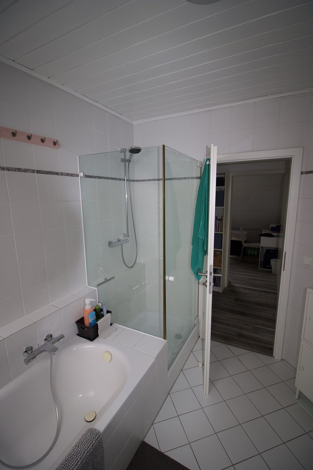 Masterbad mit Dusche-Badewanne Masterbad mit Dusche-Badewanne