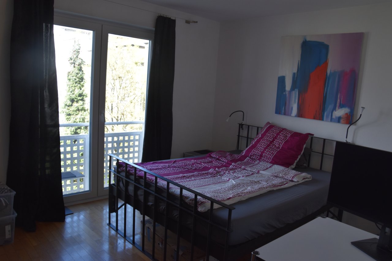 Schlafzimmer mit Sicht zum Innenhof