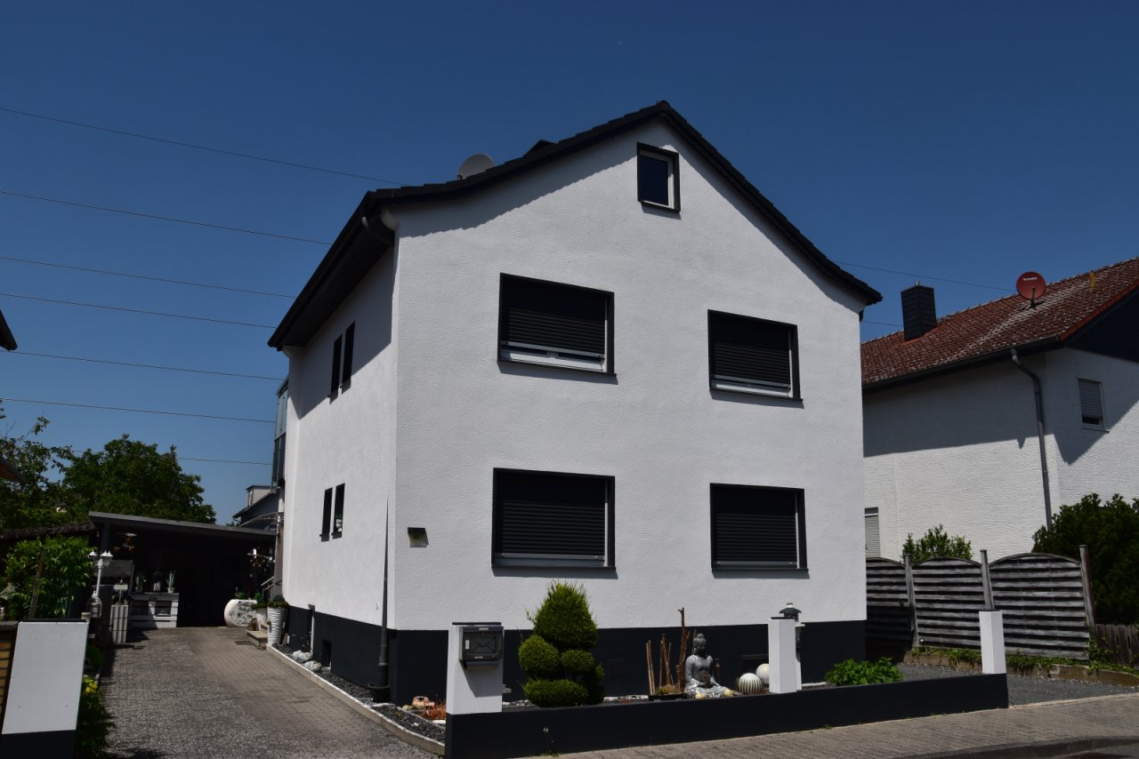 Hausansicht mit Traumgrundstück Hausansicht mit Traumgrundstück
